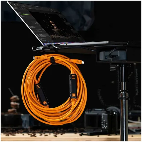Tether-Tools-TetherPro-Optima-10G-USB-C-9-4m-straight-orange_2.jpg