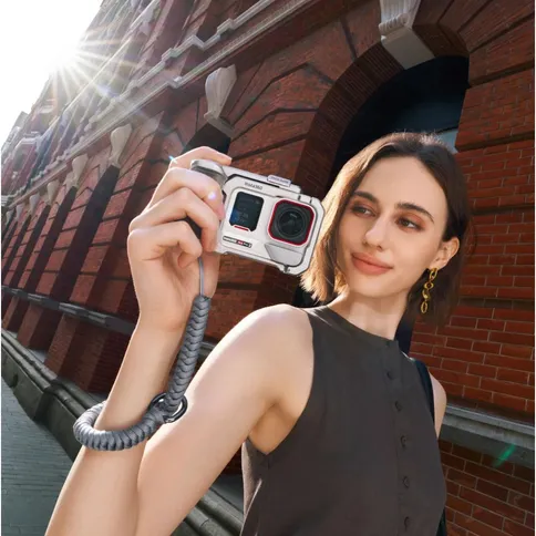 Insta360-Ace-Pro-2-Arctic-White-Xplorer-Bundle-Moonlight-Silver_2.jpg