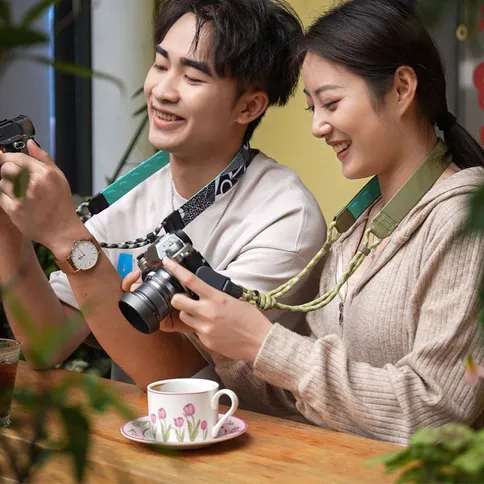 Leofoto-L-CS-206-Camera-strap-black-white_5.jpg