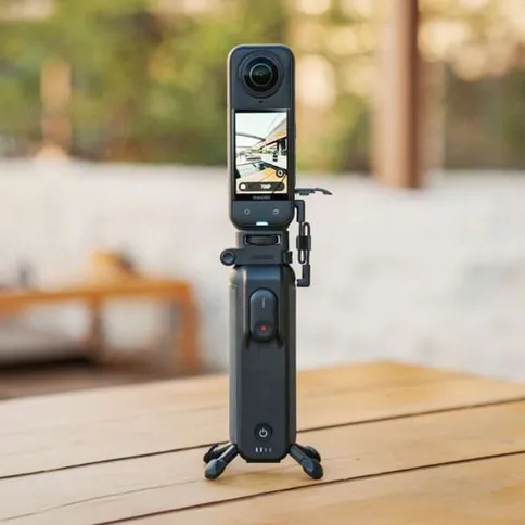 Insta360-FOMO-Power-Handle_6.jpg