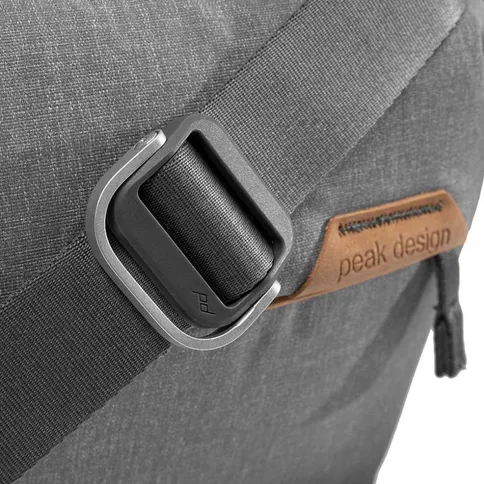 Peak-Design-Everyday-sling-6L-V3-ash_3.jpg