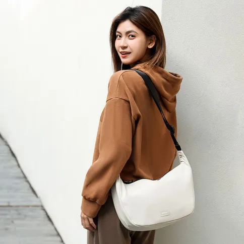 Ulanzi-HMN1-Crossbody-Bag-lichtgrijs_7.jpg