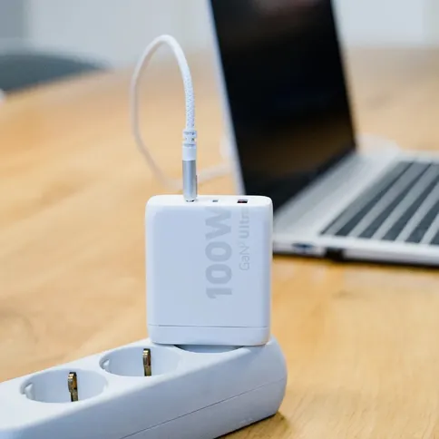7_xtorm_100W_wall charger white.jpg