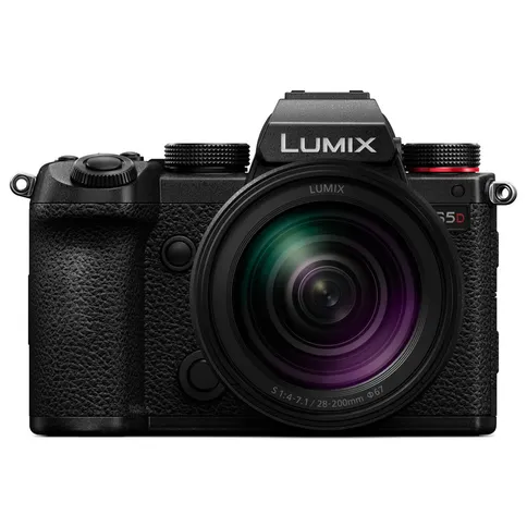 Panasonic-lumix-s5d-body-28-200mm-1.jpg