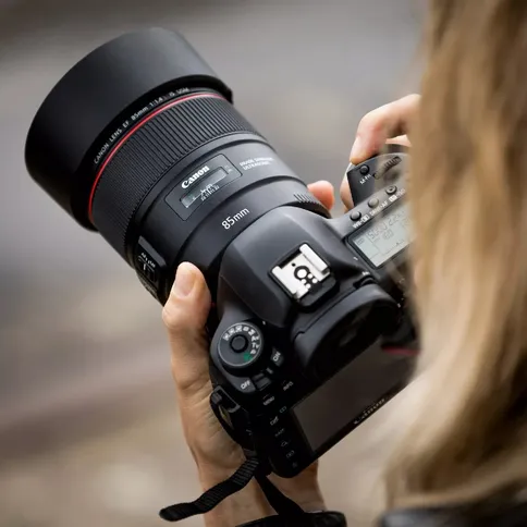 EF_85mm_1.4_4.jpg