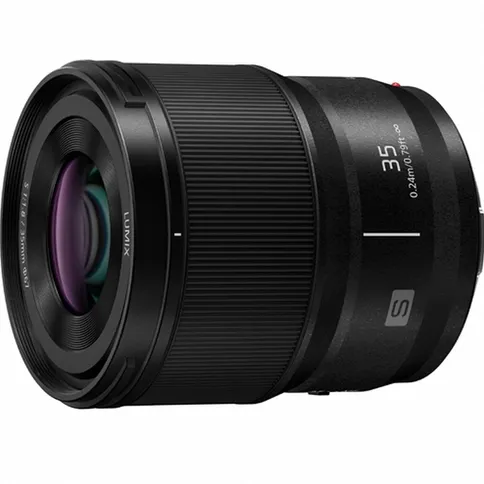 Lumix-S-35mm-F1-8_1.jpg