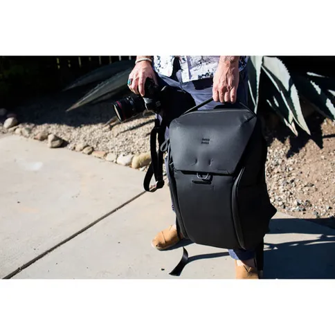 Peak_Design_Everyday_backpack_30L_v2_black_07.jpg