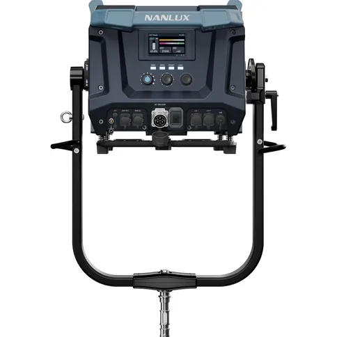 Nanlux-Evoke-5000-Bi-color-Spot-Light-met-reflector-en-flight-case_2.jpg
