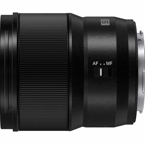 Lumix-S-35mm-F1-8_3.jpg
