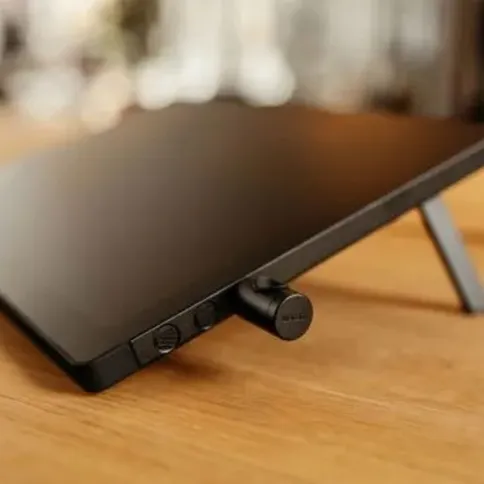 4_wacom-cintiq-pen-stand-2.jpg